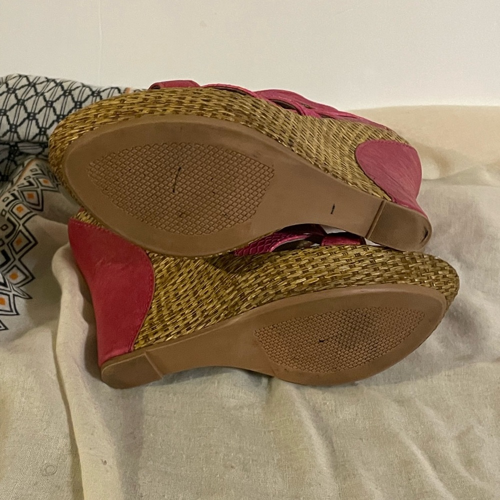 Wedge - Picture 4 of 5